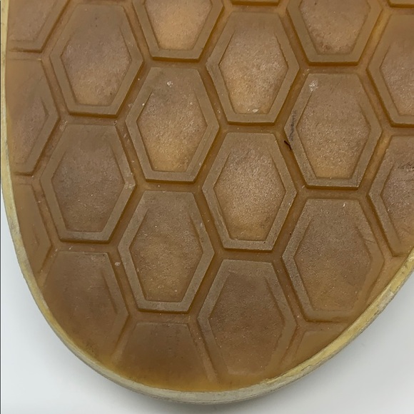 Italian deck shoes: stitching perfect; heel worn - Picture 8 of 13